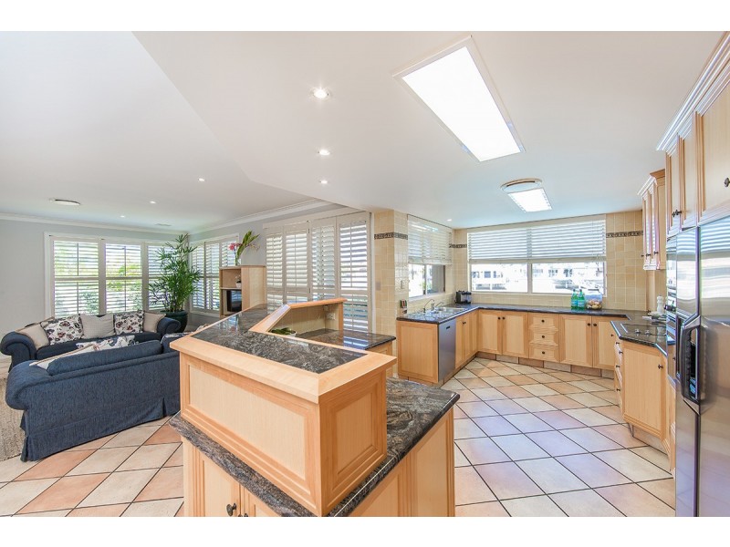 32 Reliance Court, Newport QLD 4020