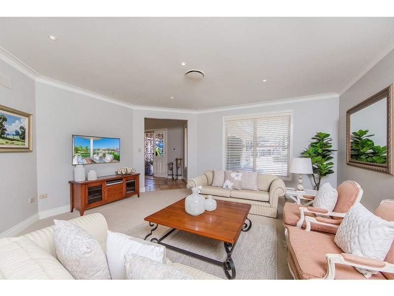 32 Reliance Court, Newport QLD 4020