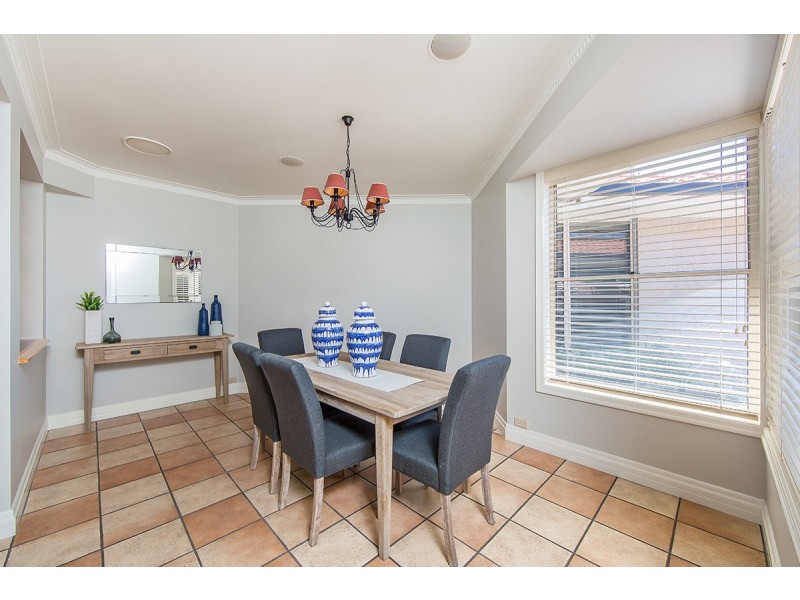 32 Reliance Court, Newport QLD 4020