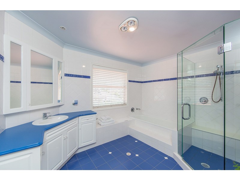 32 Reliance Court, Newport QLD 4020