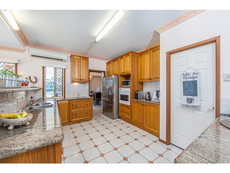 10 Atlanta Court, Newport QLD 4020