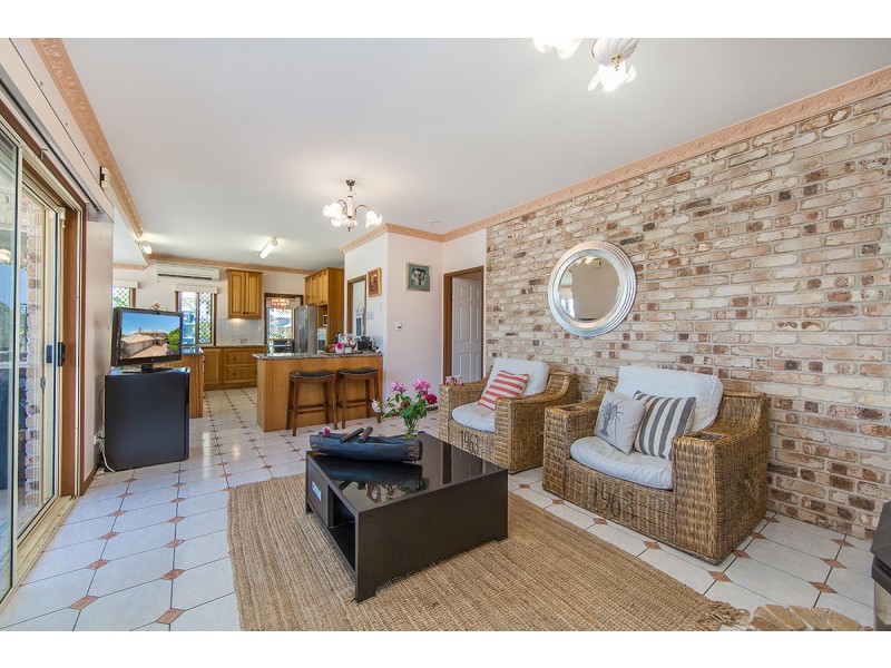 10 Atlanta Court, Newport QLD 4020