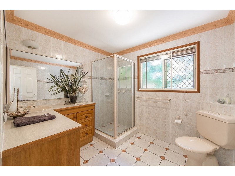 10 Atlanta Court, Newport QLD 4020