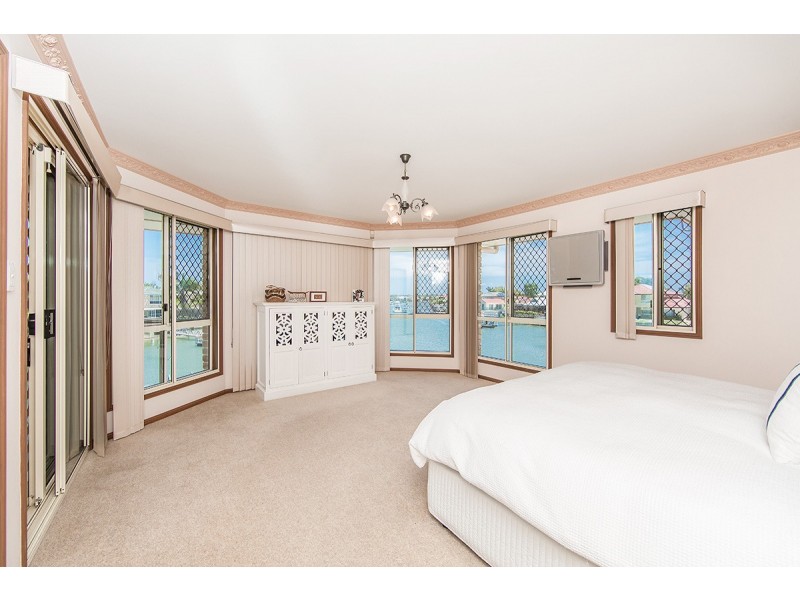 10 Atlanta Court, Newport QLD 4020