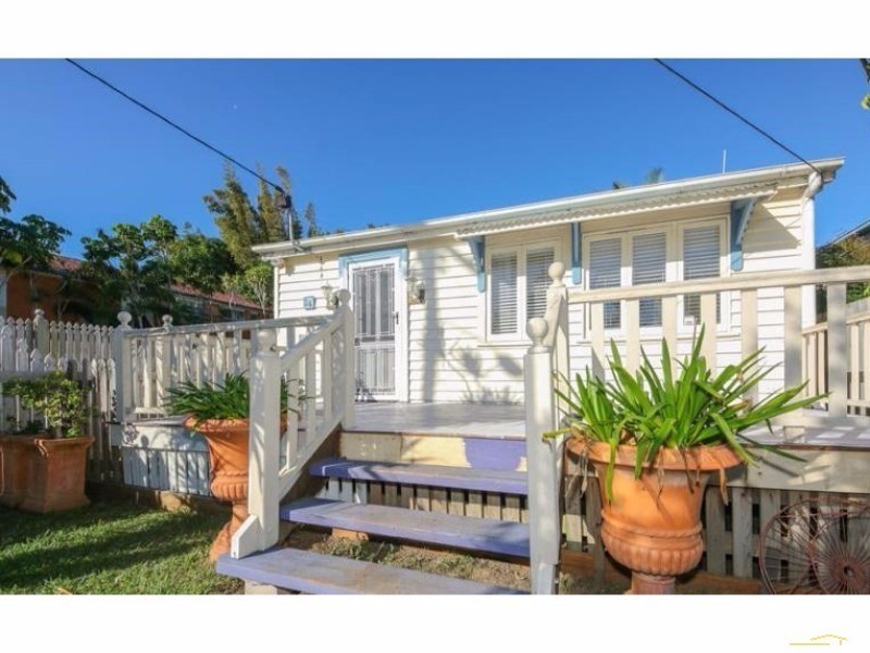 34 Donald Street, Woody Point QLD 4019