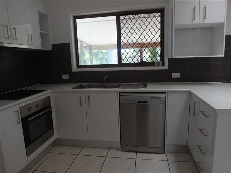 2a Hinton Street, Redcliffe QLD 4020