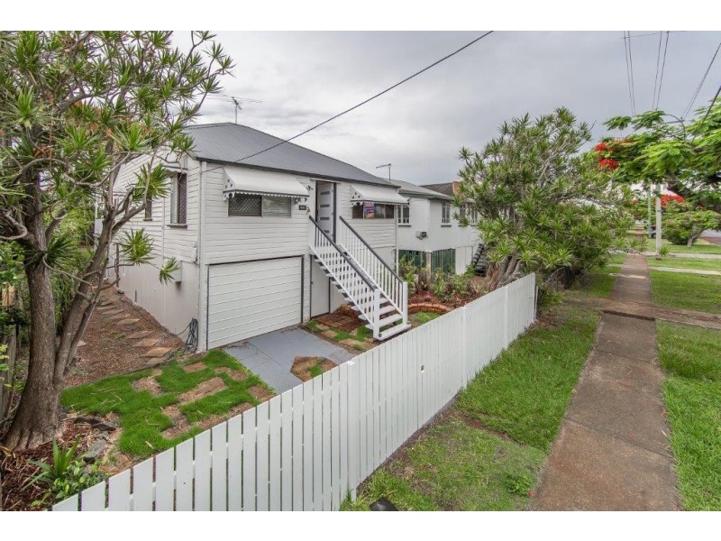 17 Eversleigh Road, Scarborough QLD 4020