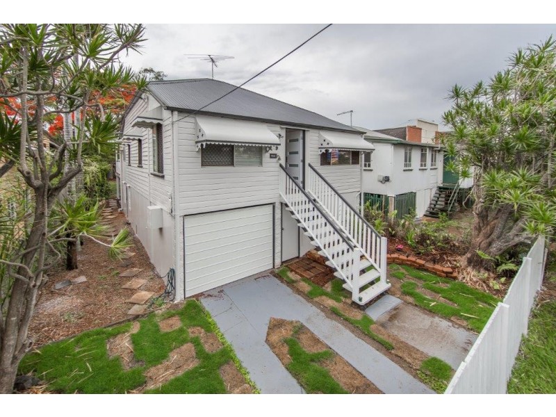 17 Eversleigh Road, Scarborough QLD 4020