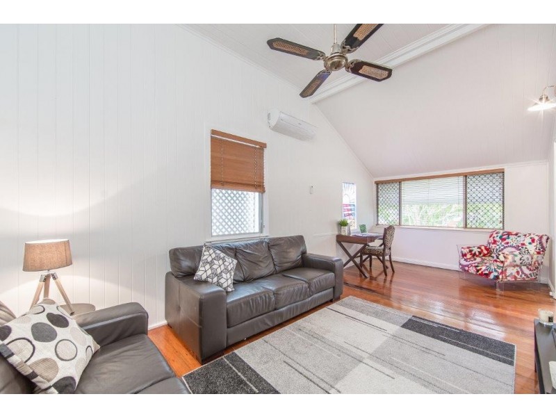 17 Eversleigh Road, Scarborough QLD 4020