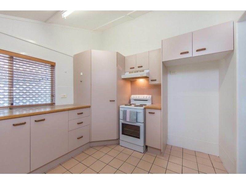 17 Eversleigh Road, Scarborough QLD 4020