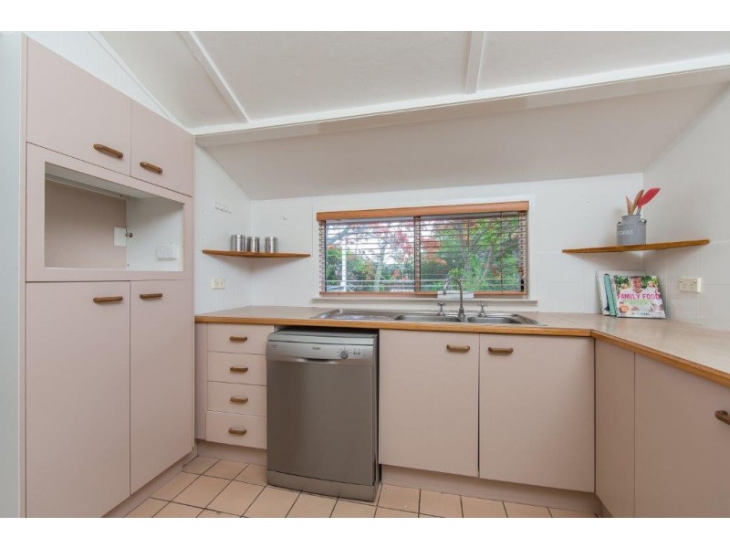 17 Eversleigh Road, Scarborough QLD 4020