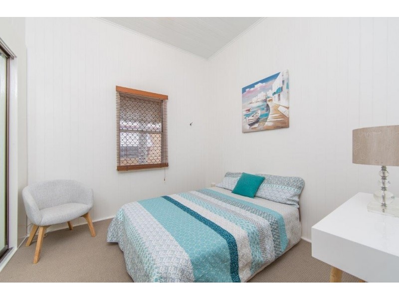 17 Eversleigh Road, Scarborough QLD 4020