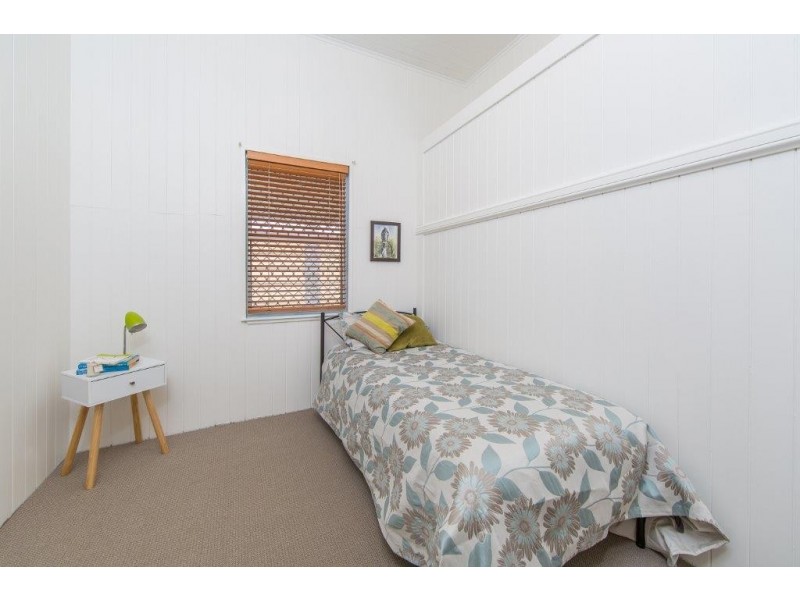 17 Eversleigh Road, Scarborough QLD 4020