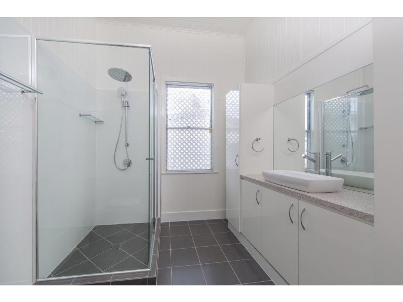 17 Eversleigh Road, Scarborough QLD 4020