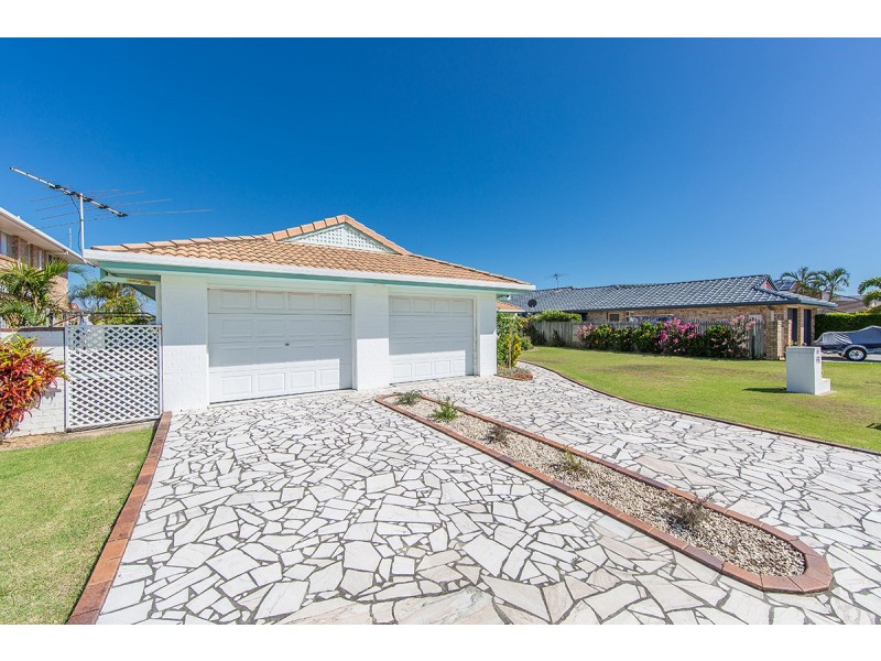 42 Constellation Court, Newport QLD 4020