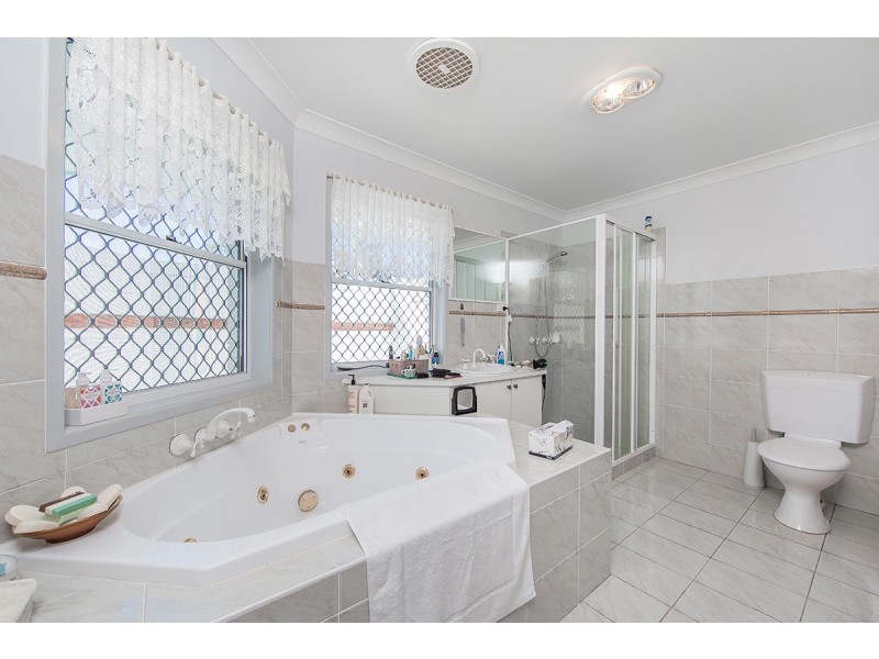 42 Constellation Court, Newport QLD 4020