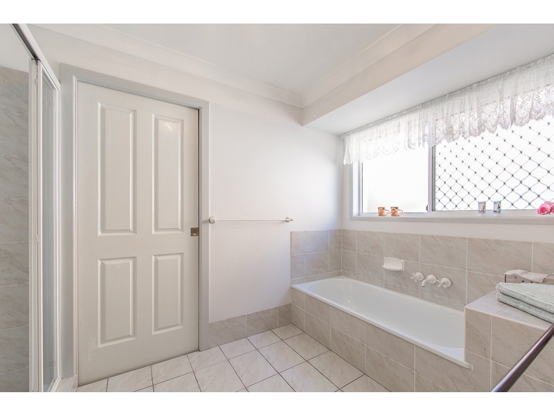 42 Constellation Court, Newport QLD 4020