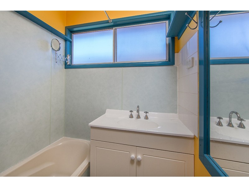 27 Ettie Street, Redcliffe QLD 4020