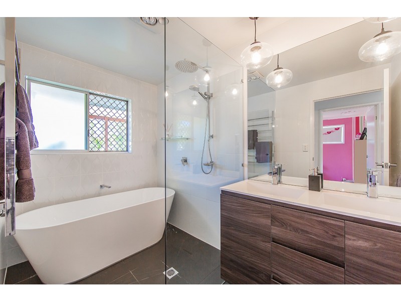 30 La Salle Drive, Newport QLD 4020