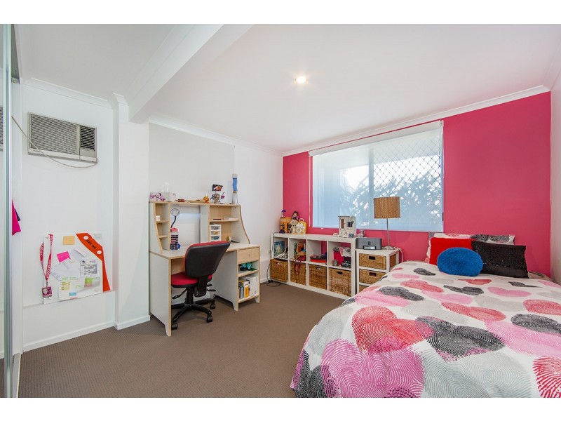 30 La Salle Drive, Newport QLD 4020