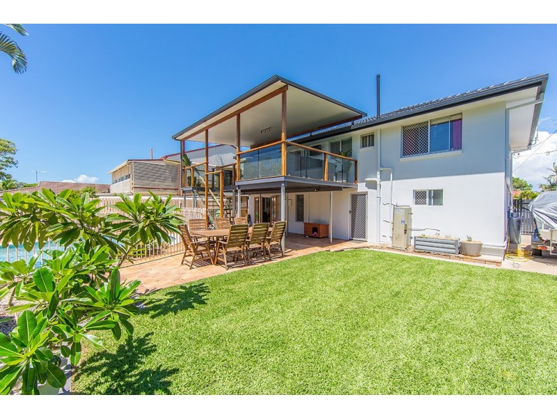 30 La Salle Drive, Newport QLD 4020