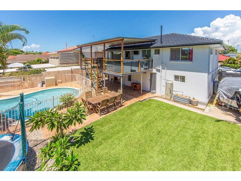 30 La Salle Drive, Newport QLD 4020
