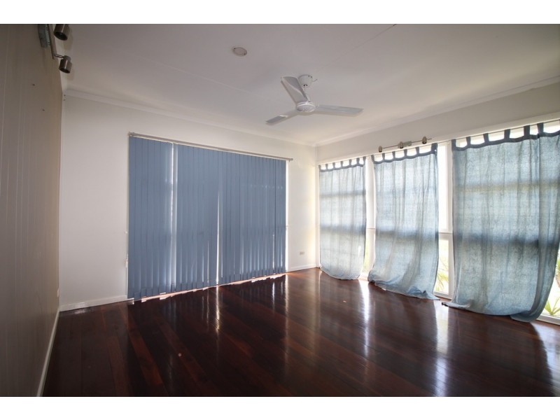 37 Garnet Street, Scarborough QLD 4020