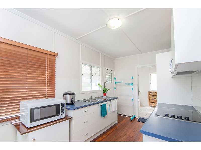 390 Oxley Avenue, Redcliffe QLD 4020