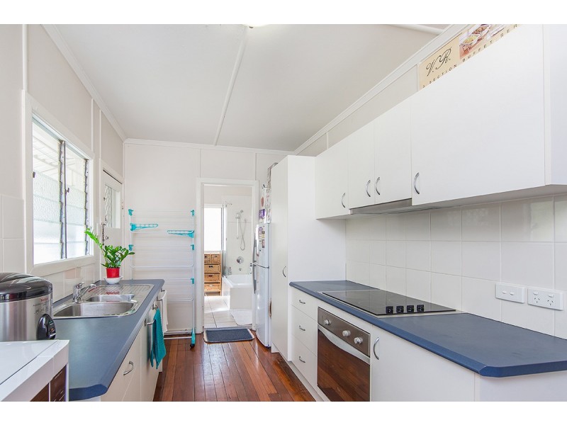390 Oxley Avenue, Redcliffe QLD 4020