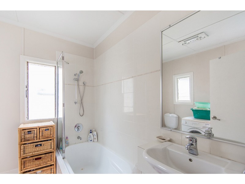390 Oxley Avenue, Redcliffe QLD 4020