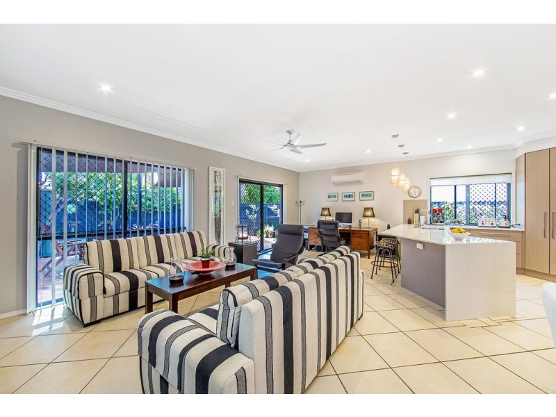 9 Walsh Street, Redcliffe QLD 4020