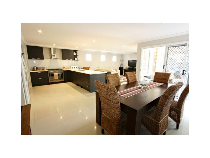 6 Roma Street, Scarborough QLD 4020