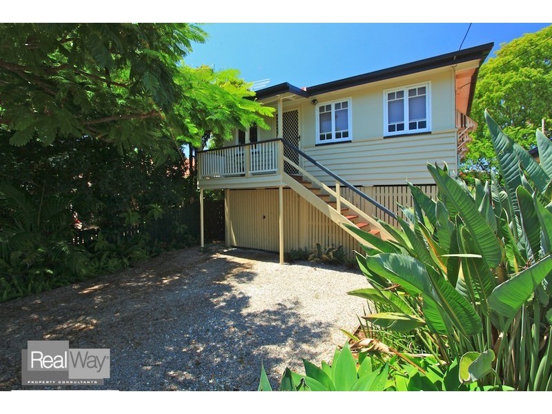 13 Herbert Street, Scarborough QLD 4020