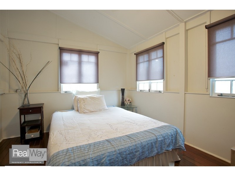 13 Herbert Street, Scarborough QLD 4020