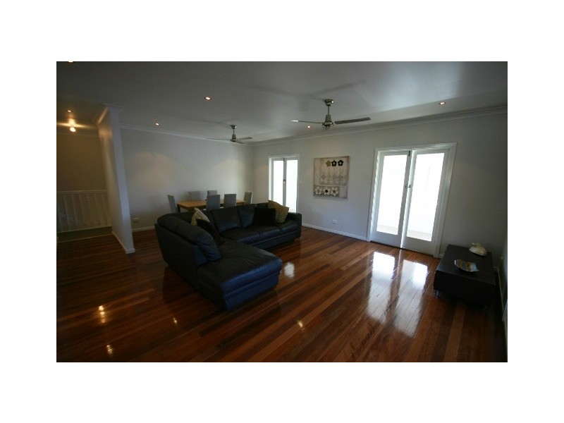 284 Scarborough Road, Scarborough QLD 4020