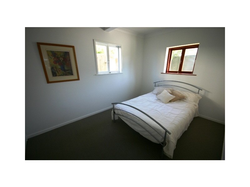 284 Scarborough Road, Scarborough QLD 4020