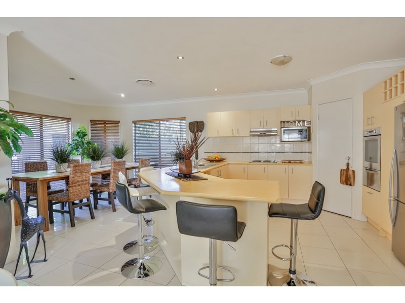 30 Grace Street, Scarborough QLD 4020