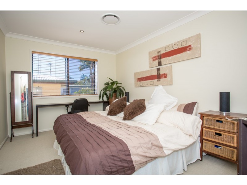 30 Grace Street, Scarborough QLD 4020