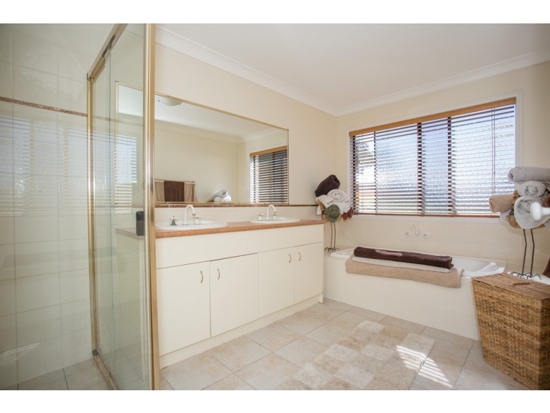 30 Grace Street, Scarborough QLD 4020