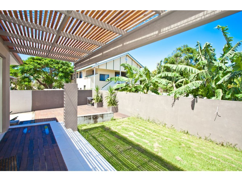 1 Hardiman Street, Woody Point QLD 4019