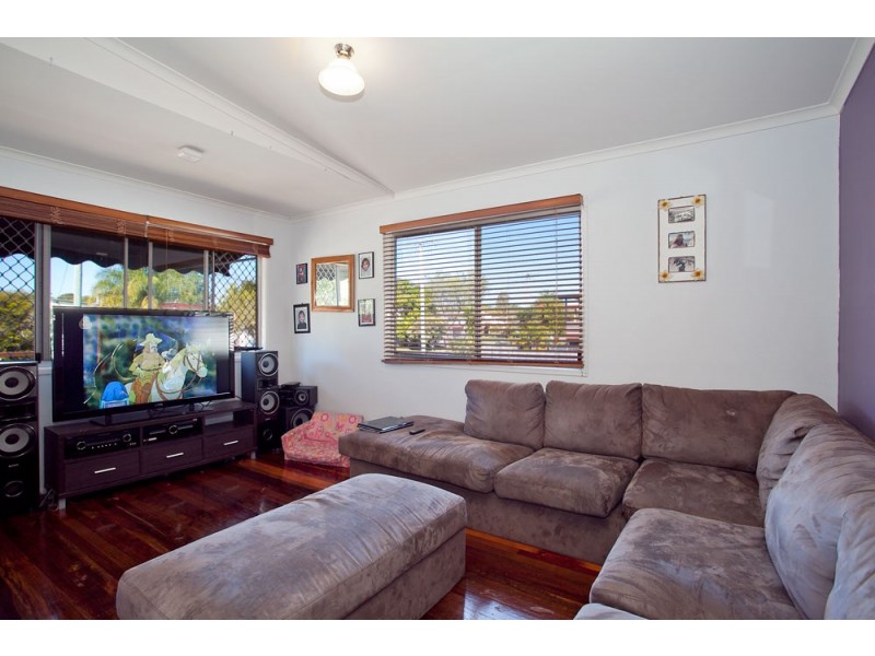 35 Gertrude Street, Redcliffe QLD 4020