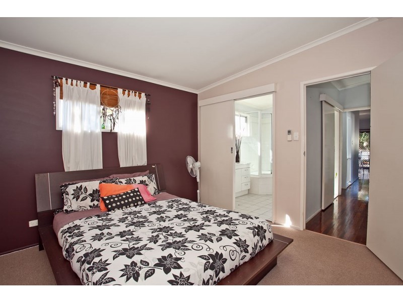 35 Gertrude Street, Redcliffe QLD 4020