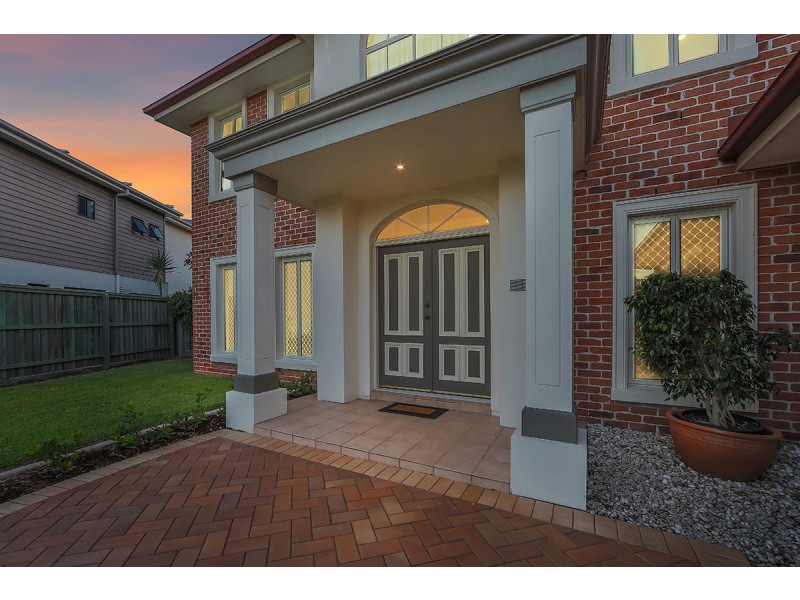 5 Eva Court, Newport QLD 4020