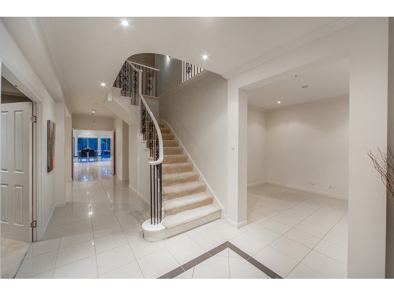 5 Eva Court, Newport QLD 4020