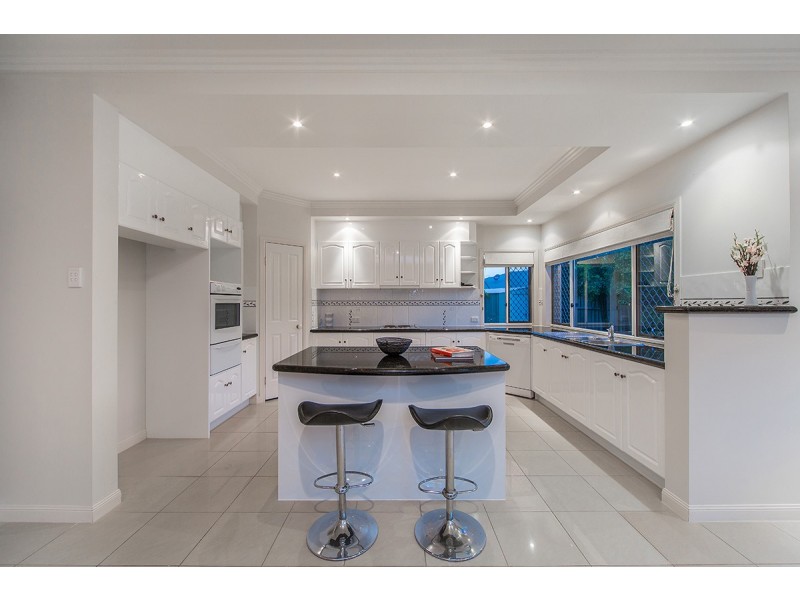 5 Eva Court, Newport QLD 4020