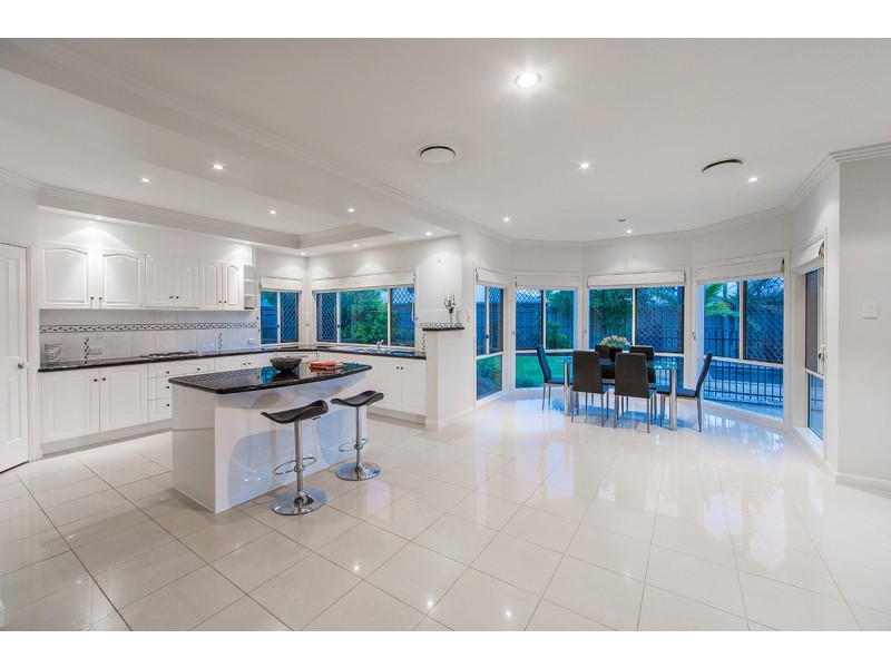 5 Eva Court, Newport QLD 4020