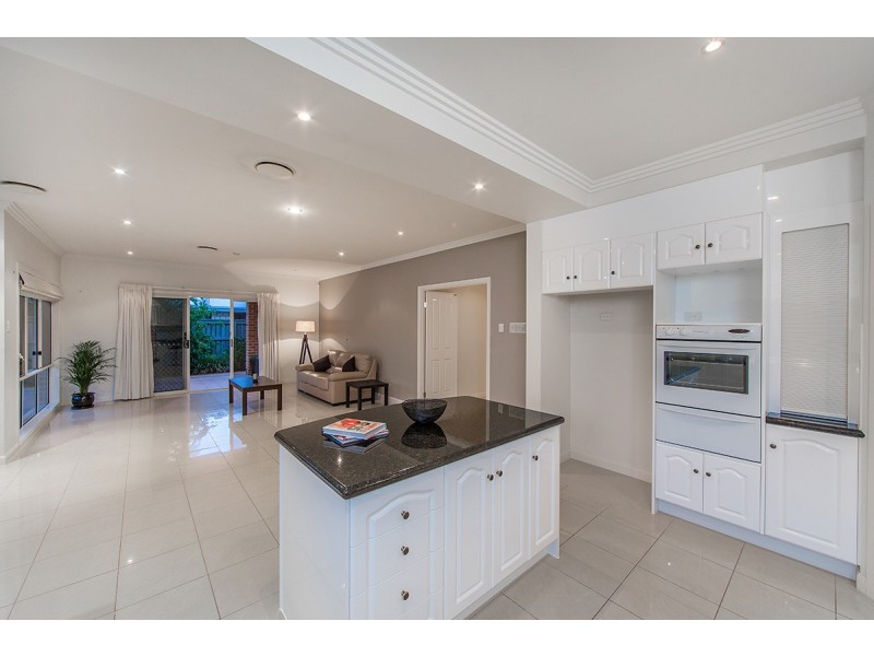 5 Eva Court, Newport QLD 4020