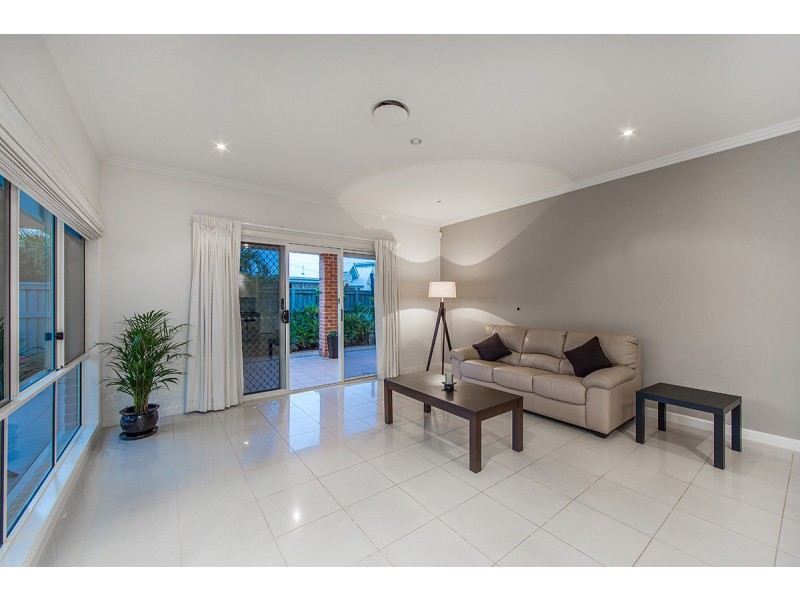 5 Eva Court, Newport QLD 4020