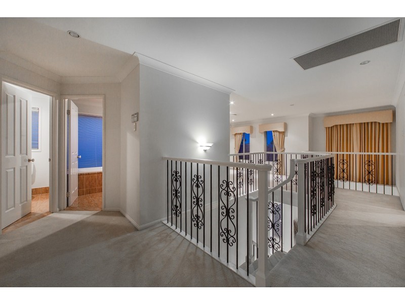 5 Eva Court, Newport QLD 4020