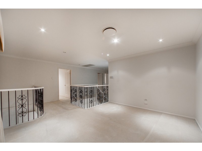 5 Eva Court, Newport QLD 4020